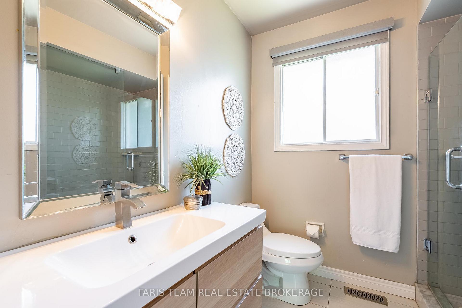 Photo 23 of 55 Oakridge Drive, Barrie, Sunnidale — HOMEH