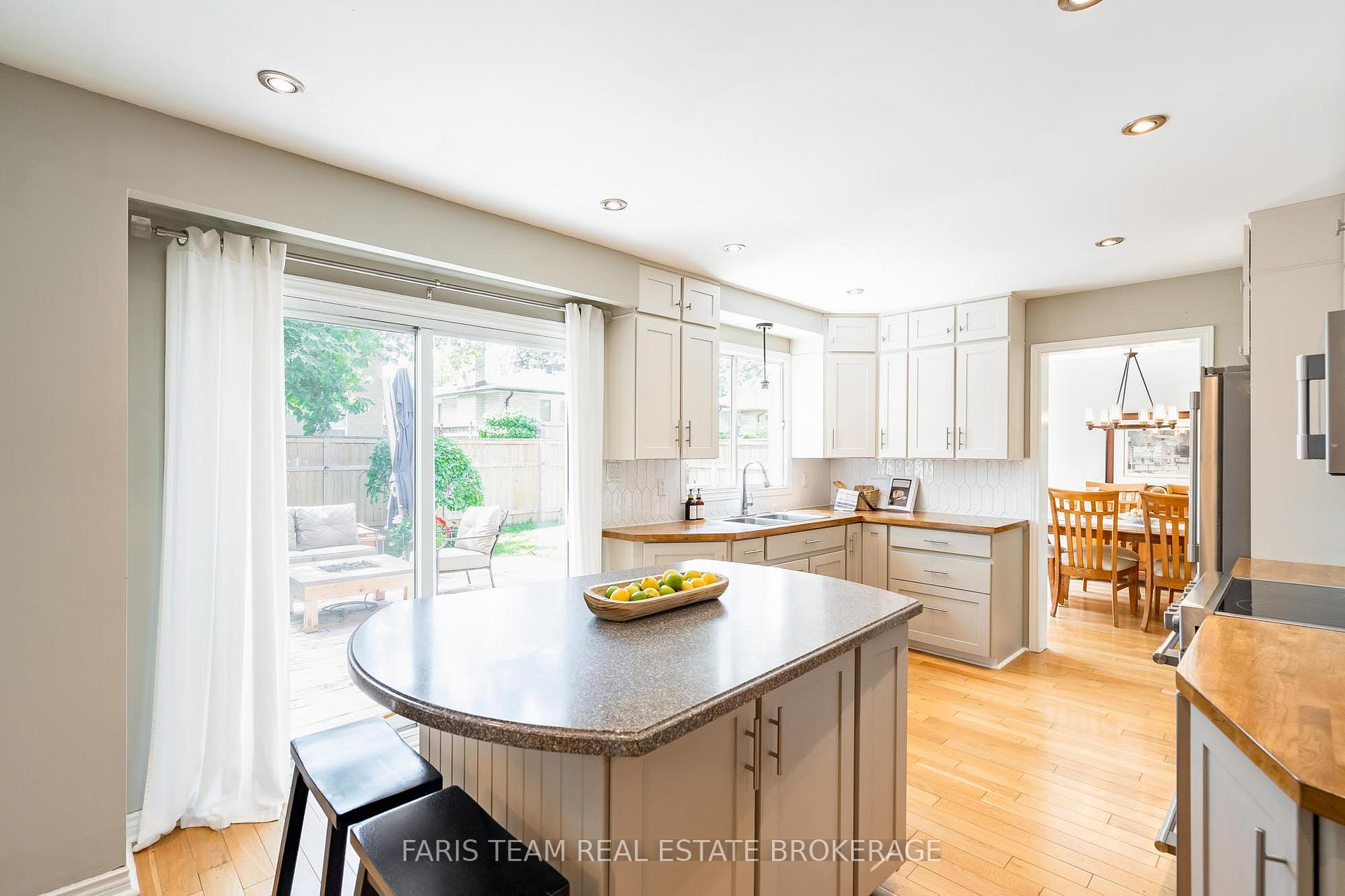 Photo 10 of 55 Oakridge Drive, Barrie, Sunnidale — HOMEH