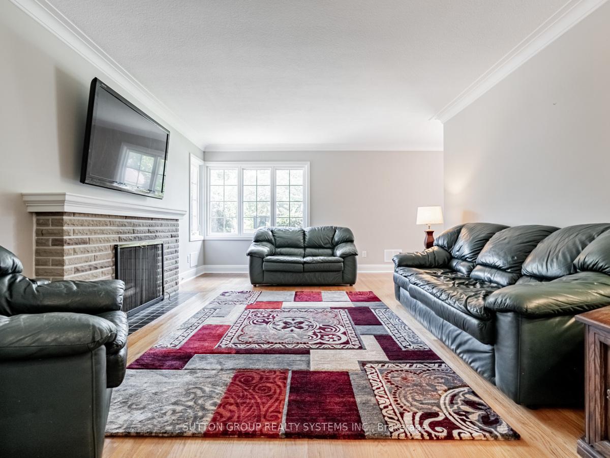 Photo 5 of 44 Saybrook Avenue, Etobicoke, Stonegate-Queensway — HOMEH