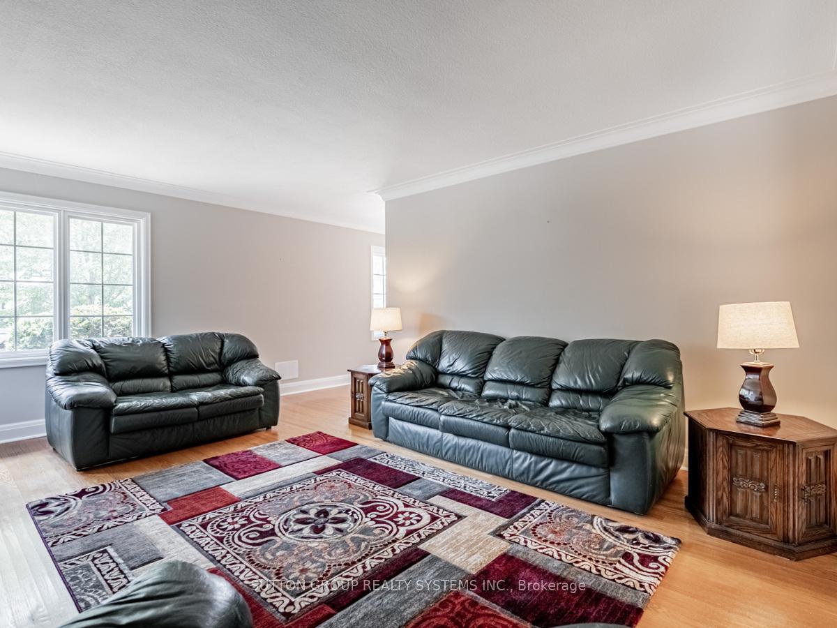 Photo 6 of 44 Saybrook Avenue, Etobicoke, Stonegate-Queensway — HOMEH
