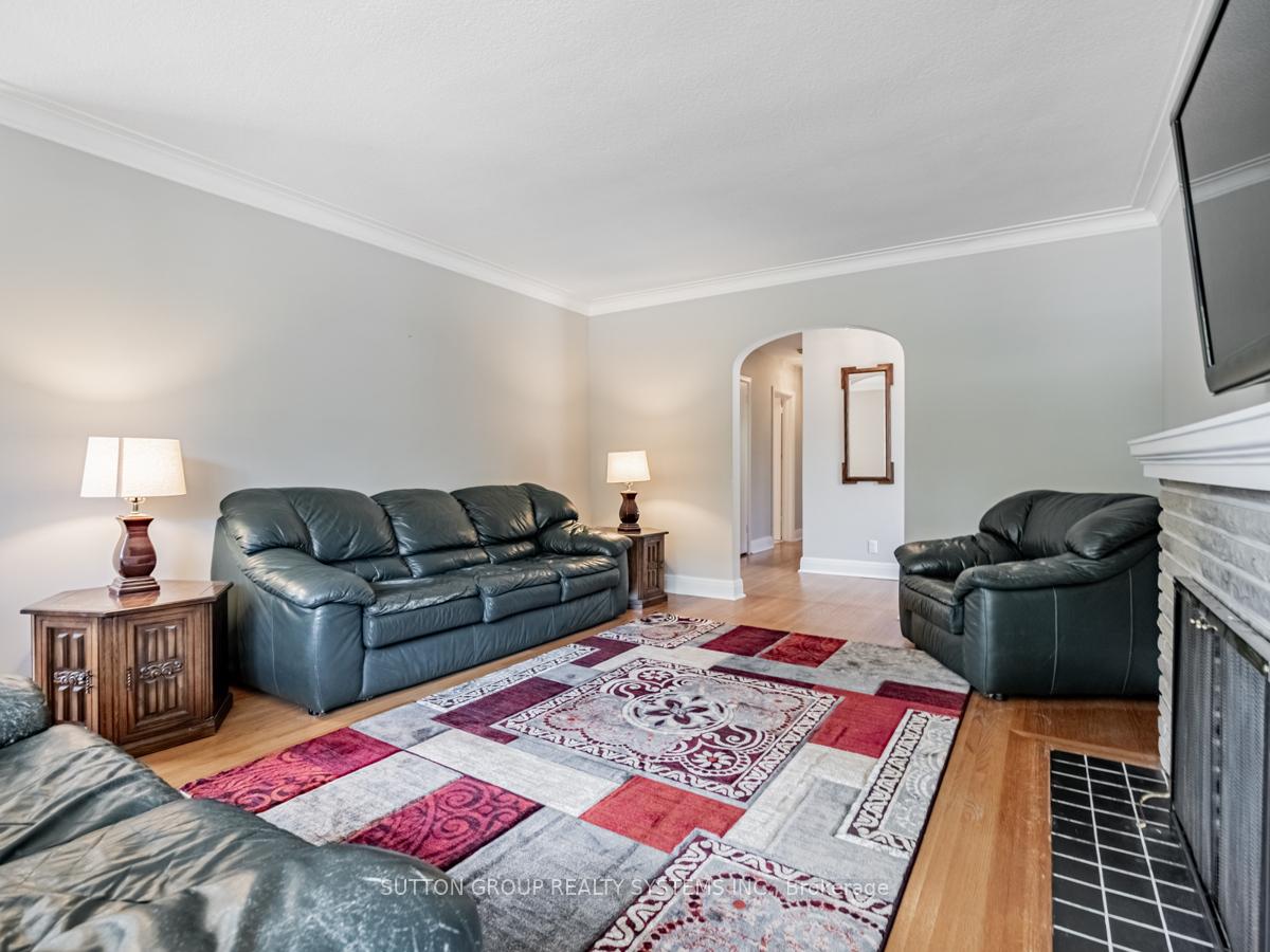 Photo 7 of 44 Saybrook Avenue, Etobicoke, Stonegate-Queensway — HOMEH