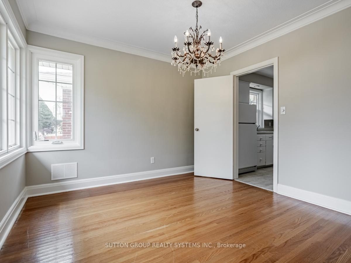 Photo 8 of 44 Saybrook Avenue, Etobicoke, Stonegate-Queensway — HOMEH