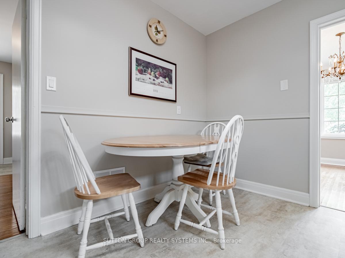 Photo 10 of 44 Saybrook Avenue, Etobicoke, Stonegate-Queensway — HOMEH