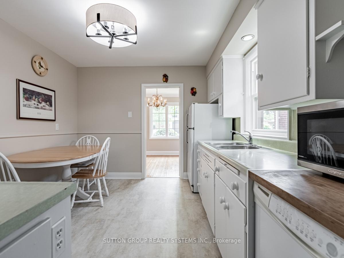Photo 11 of 44 Saybrook Avenue, Etobicoke, Stonegate-Queensway — HOMEH