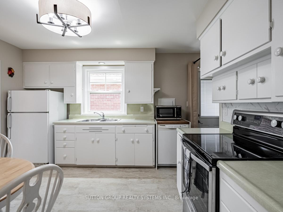Photo 13 of 44 Saybrook Avenue, Etobicoke, Stonegate-Queensway — HOMEH