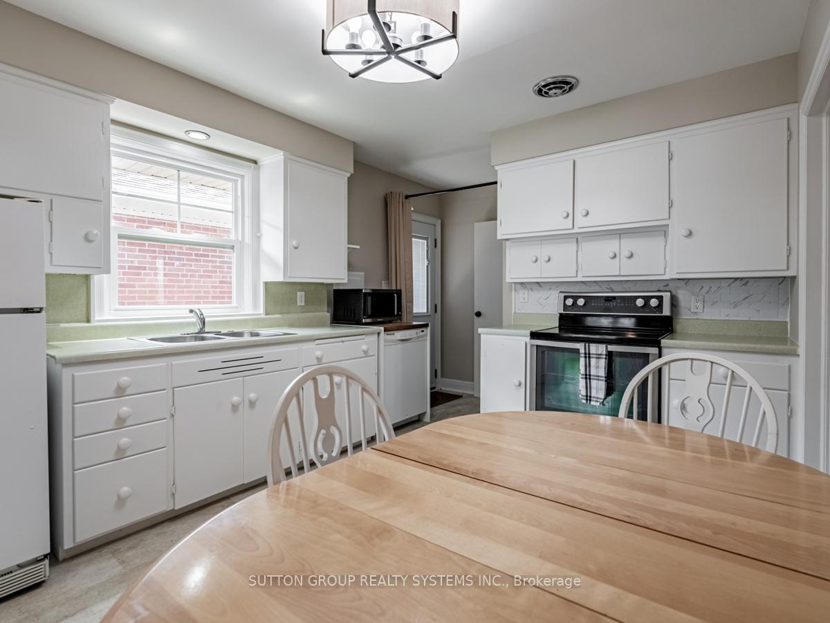Photo 14 of 44 Saybrook Avenue, Etobicoke, Stonegate-Queensway — HOMEH