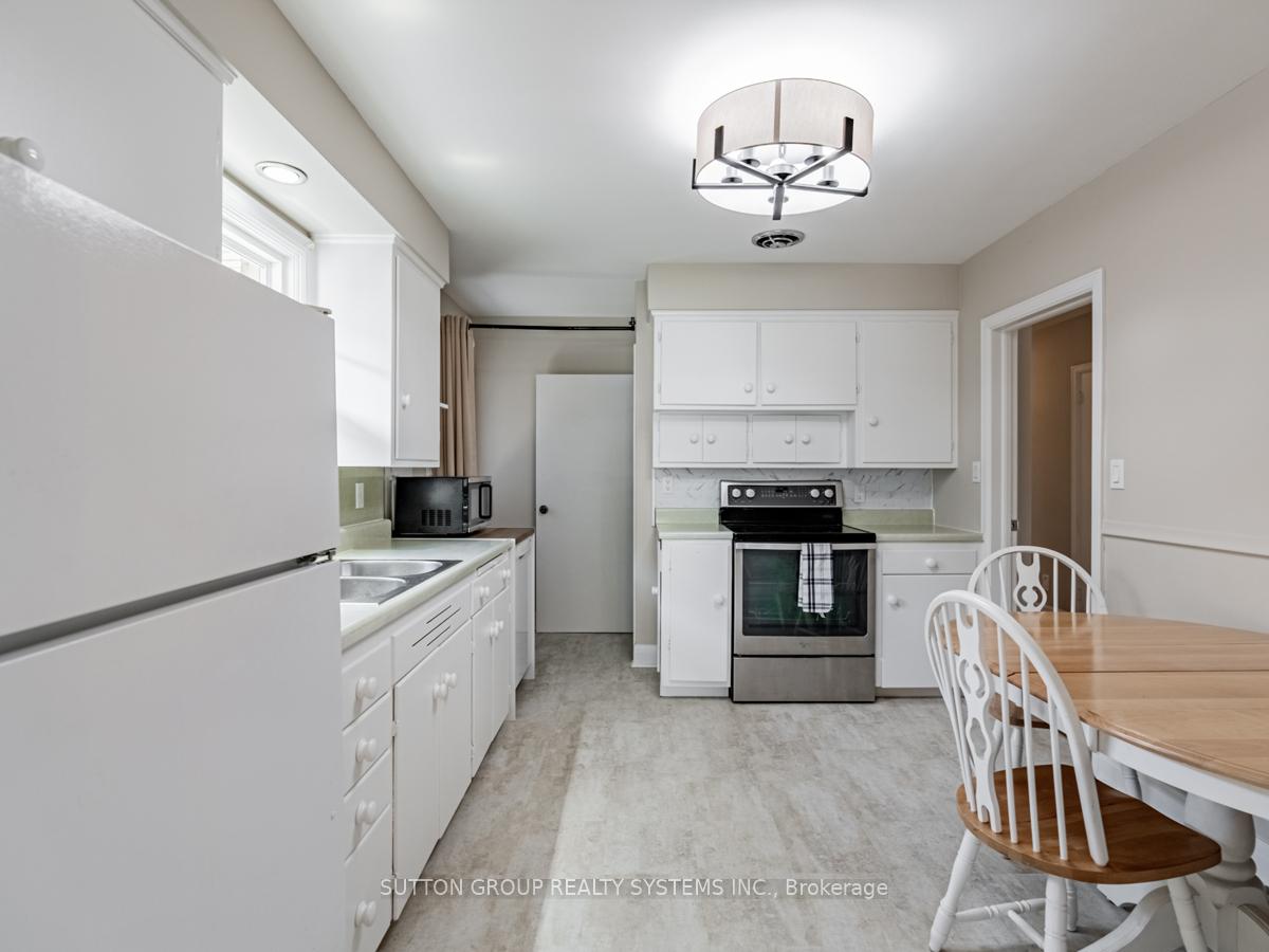 Photo 15 of 44 Saybrook Avenue, Etobicoke, Stonegate-Queensway — HOMEH