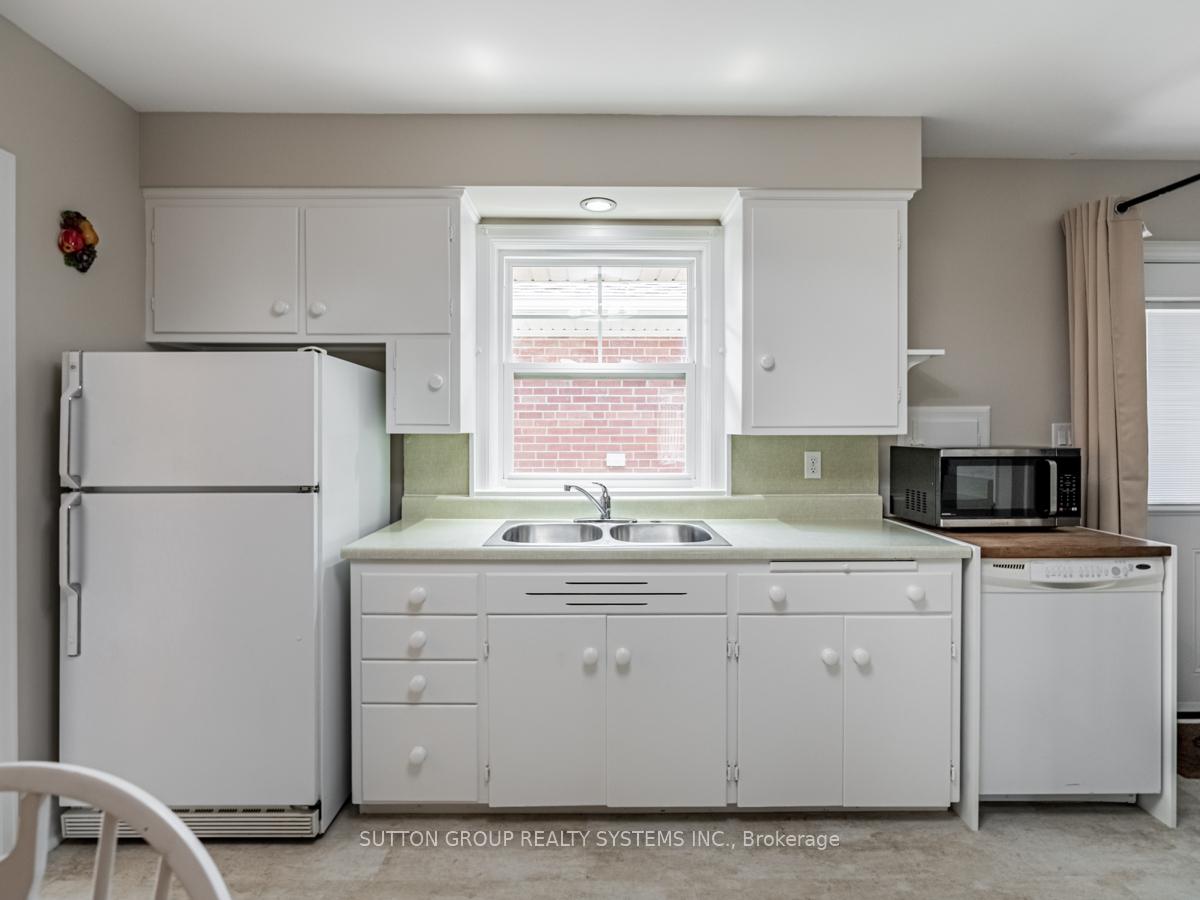 Photo 16 of 44 Saybrook Avenue, Etobicoke, Stonegate-Queensway — HOMEH