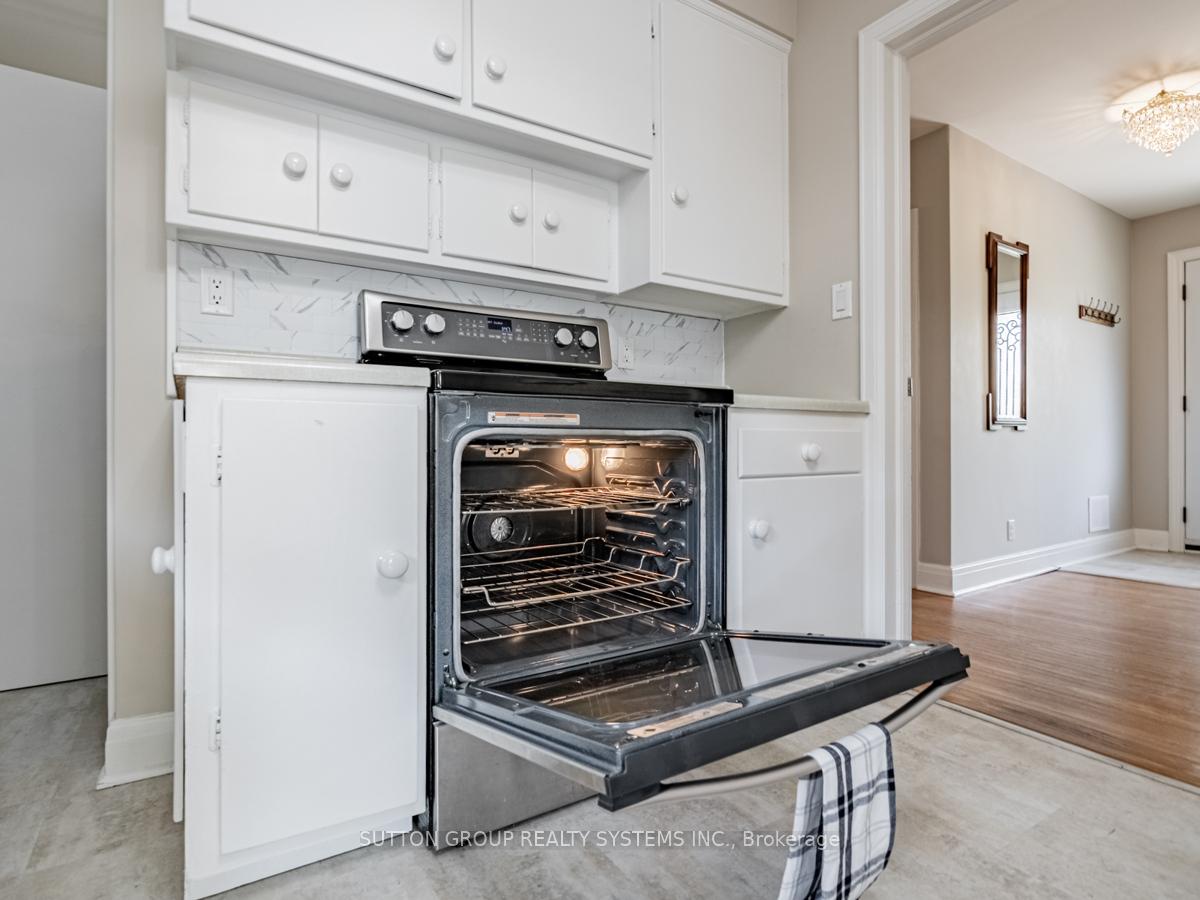 Photo 18 of 44 Saybrook Avenue, Etobicoke, Stonegate-Queensway — HOMEH
