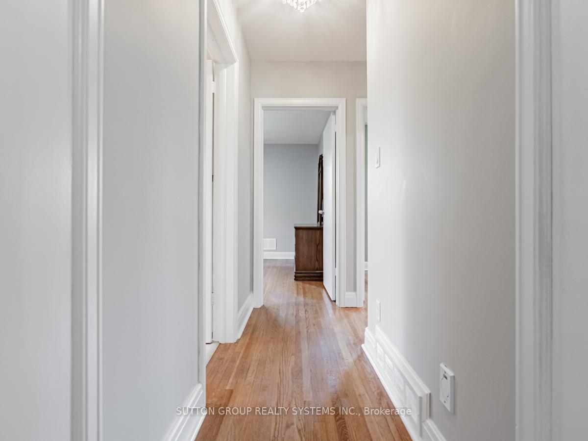 Photo 19 of 44 Saybrook Avenue, Etobicoke, Stonegate-Queensway — HOMEH