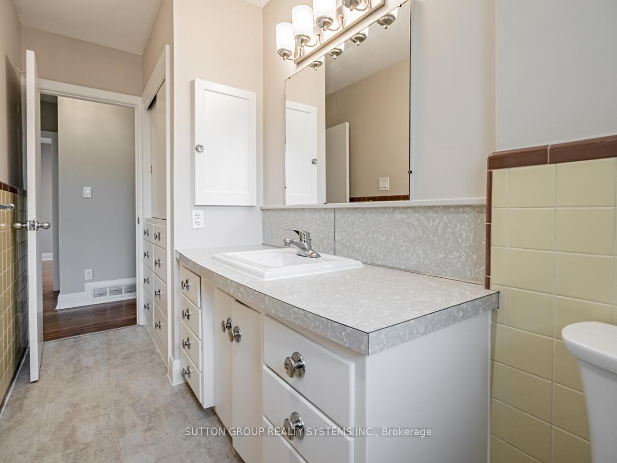 Photo 21 of 44 Saybrook Avenue, Etobicoke, Stonegate-Queensway — HOMEH