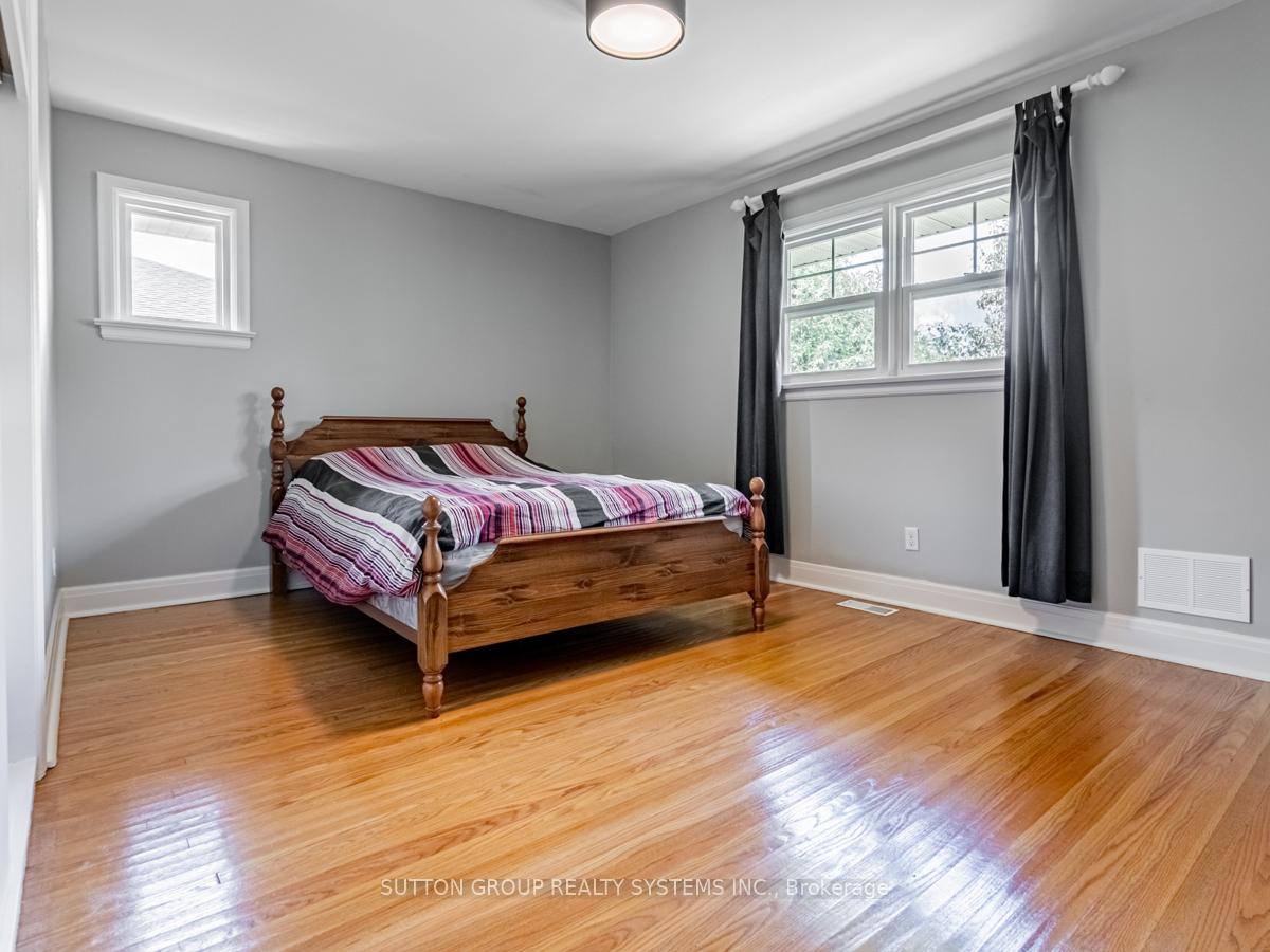 Photo 22 of 44 Saybrook Avenue, Etobicoke, Stonegate-Queensway — HOMEH