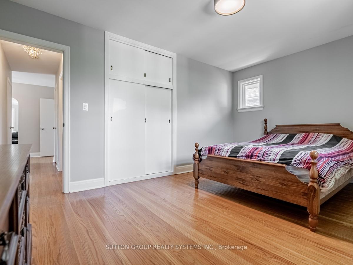 Photo 23 of 44 Saybrook Avenue, Etobicoke, Stonegate-Queensway — HOMEH