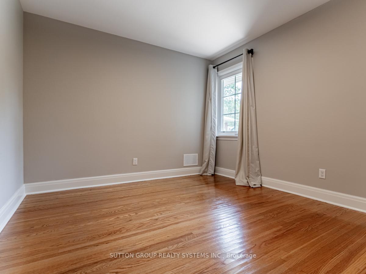 Photo 24 of 44 Saybrook Avenue, Etobicoke, Stonegate-Queensway — HOMEH