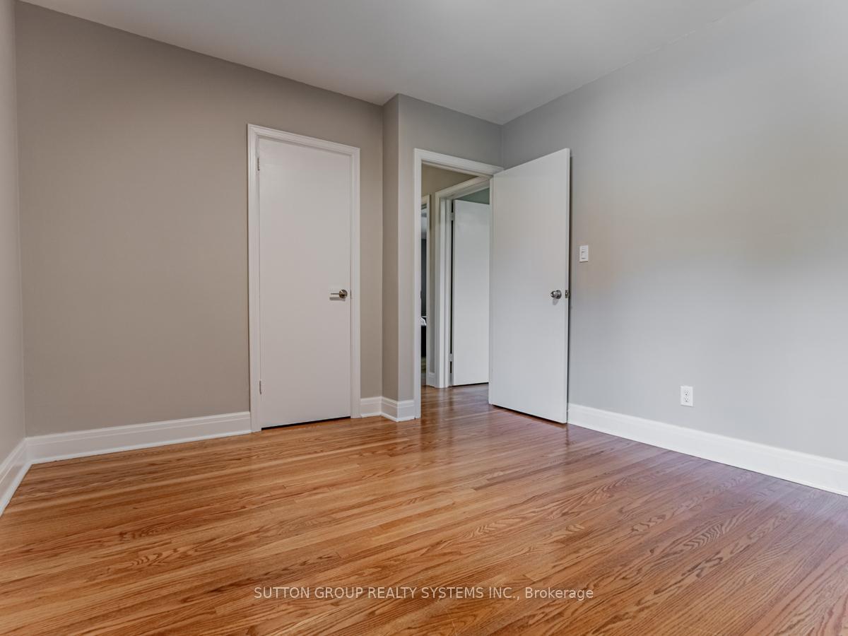 Photo 25 of 44 Saybrook Avenue, Etobicoke, Stonegate-Queensway — HOMEH