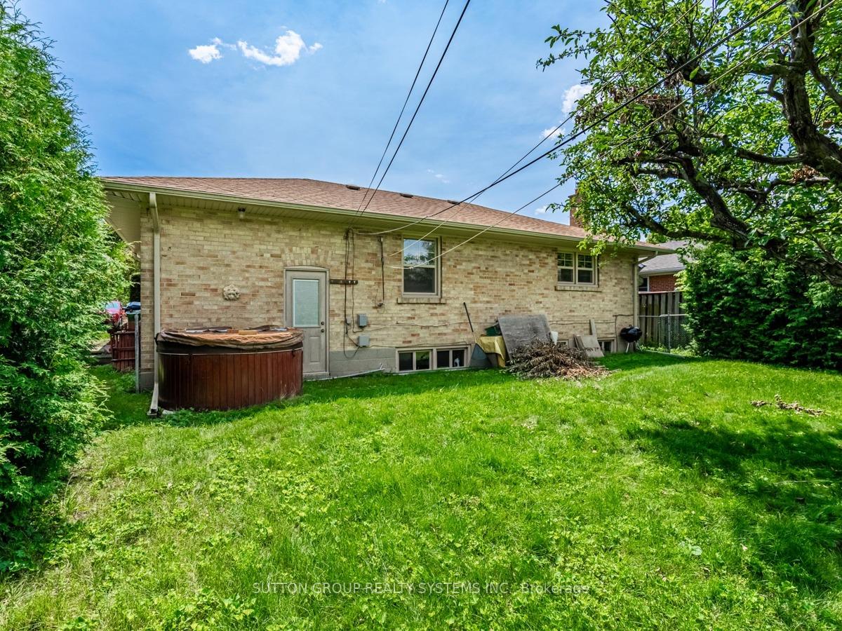Photo 29 of 44 Saybrook Avenue, Etobicoke, Stonegate-Queensway — HOMEH