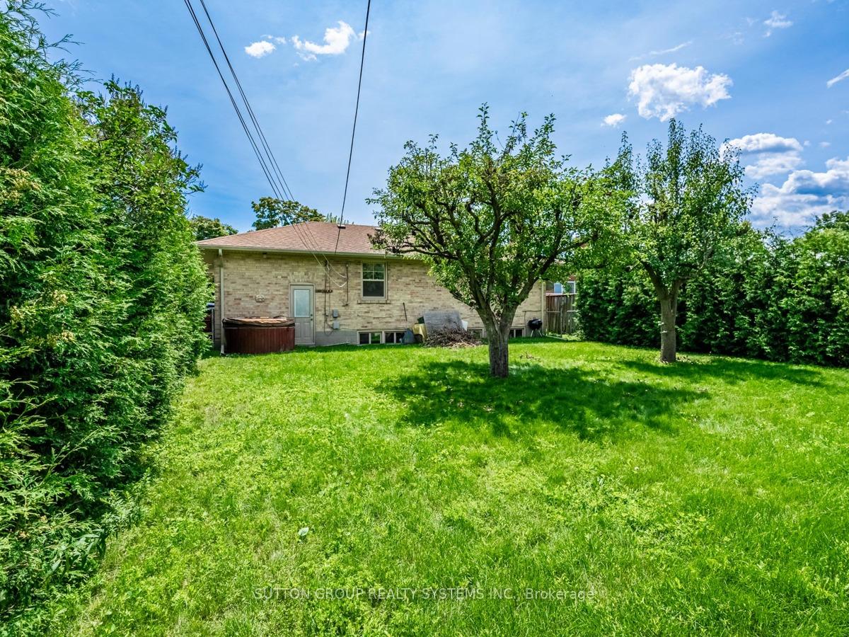 Photo 30 of 44 Saybrook Avenue, Etobicoke, Stonegate-Queensway — HOMEH