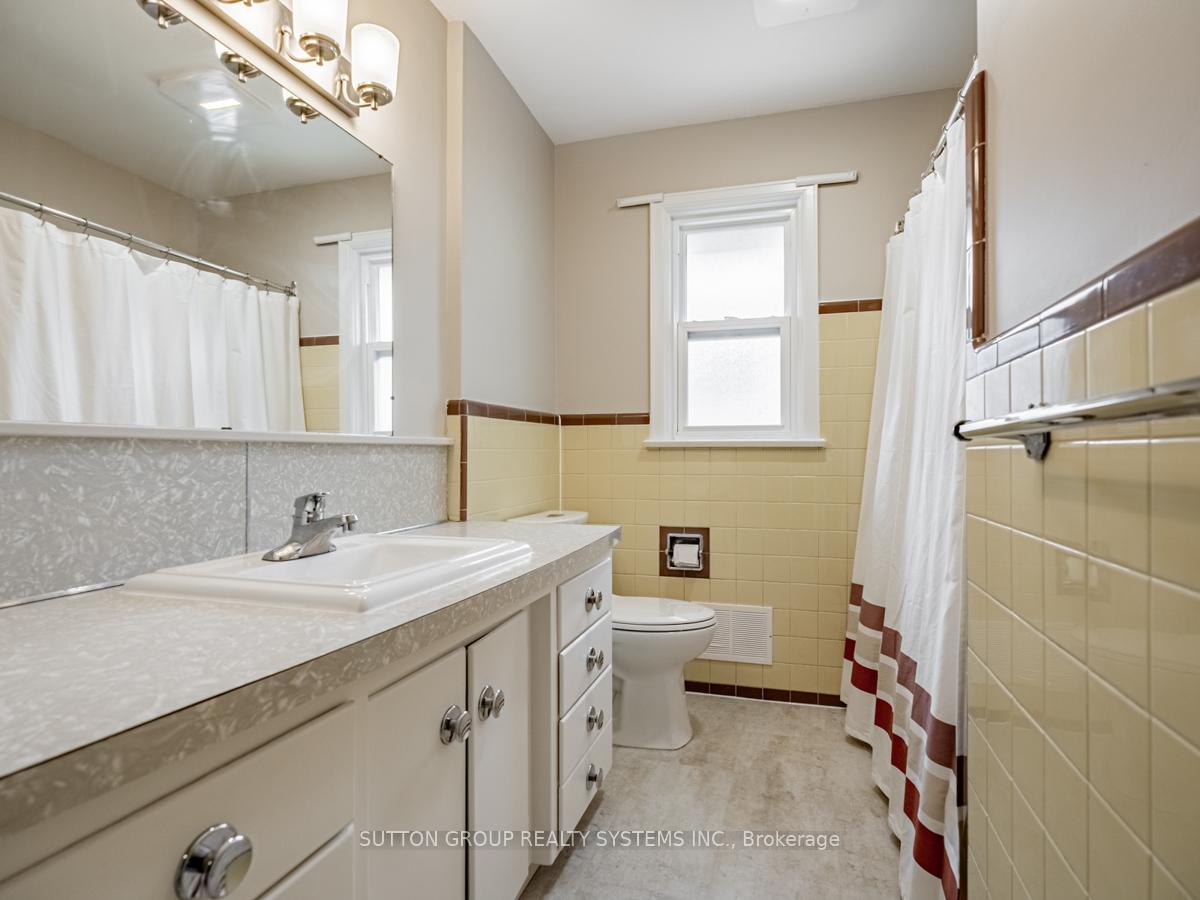 Photo 20 of 44 Saybrook Avenue, Etobicoke, Stonegate-Queensway — HOMEH