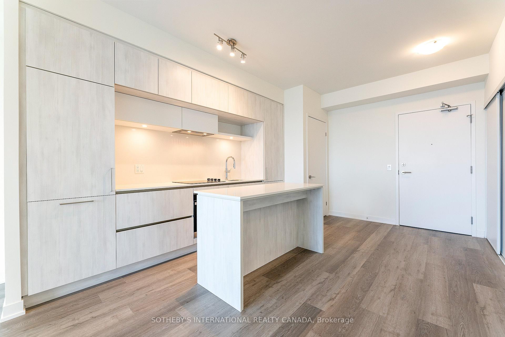 Photo 2 of Unit 613, 6 David Eyer Road, Richmond Hill, Rural Richmond Hill — HOMEH