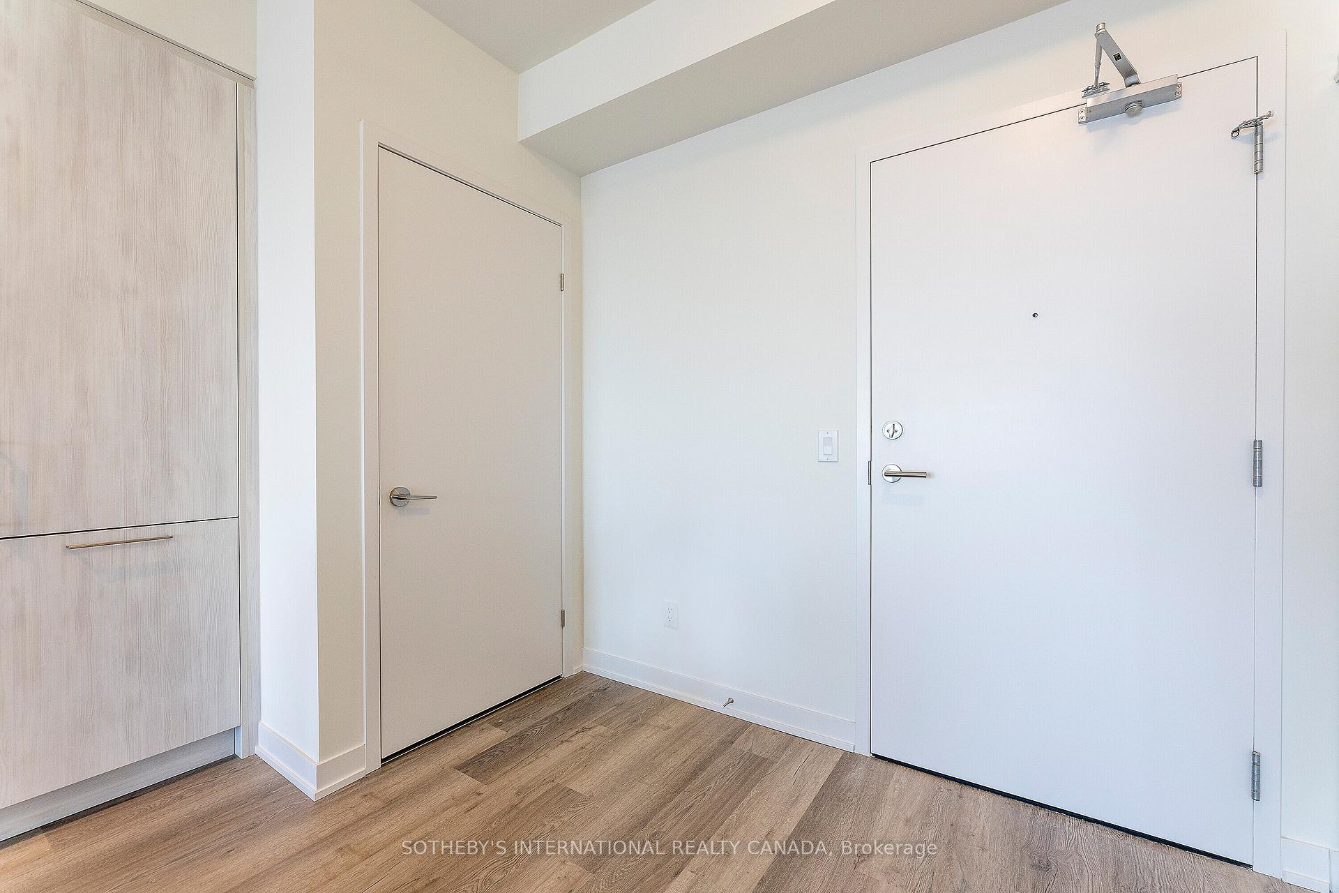 Photo 3 of Unit 613, 6 David Eyer Road, Richmond Hill, Rural Richmond Hill — HOMEH