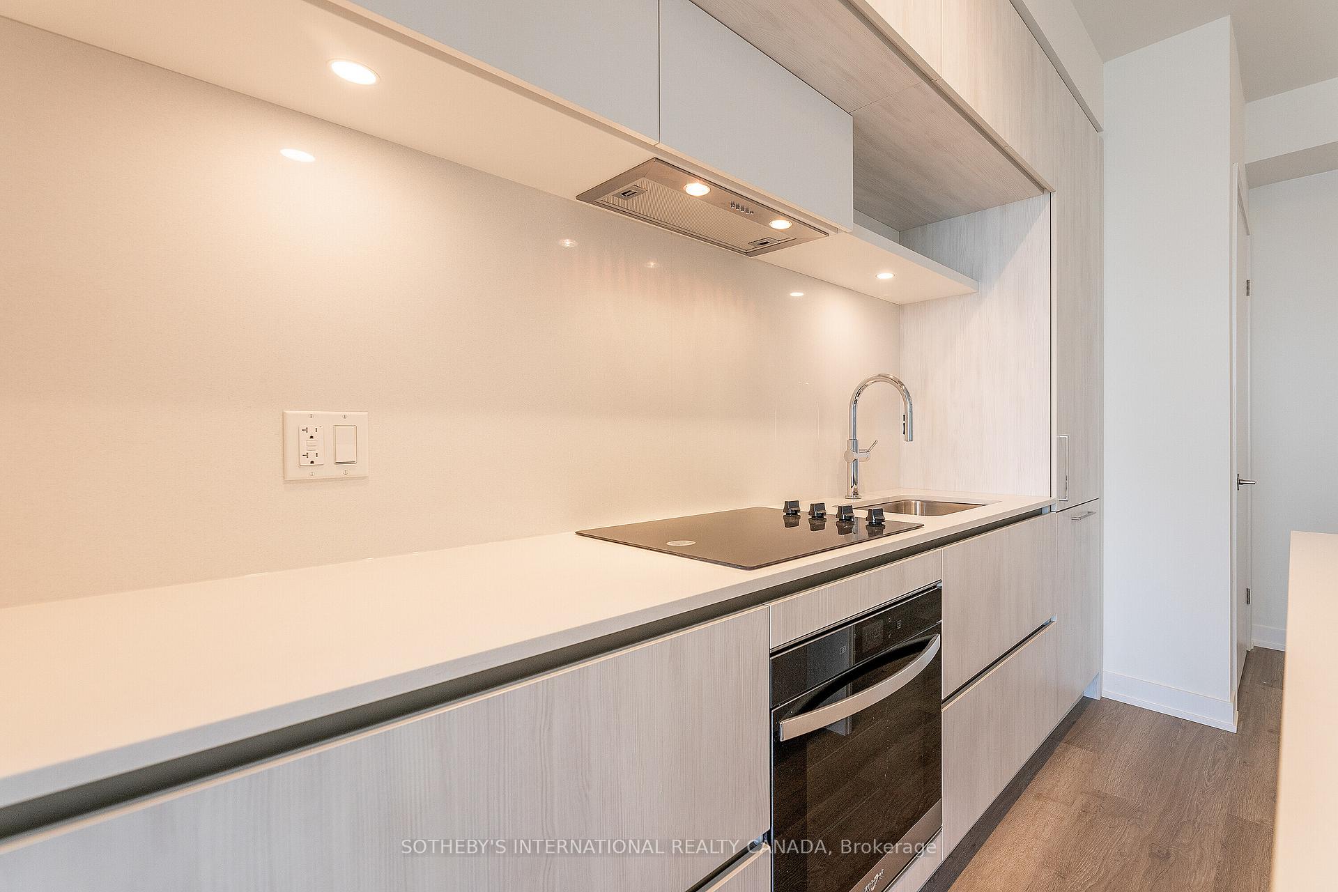 Photo 10 of Unit 613, 6 David Eyer Road, Richmond Hill, Rural Richmond Hill — HOMEH