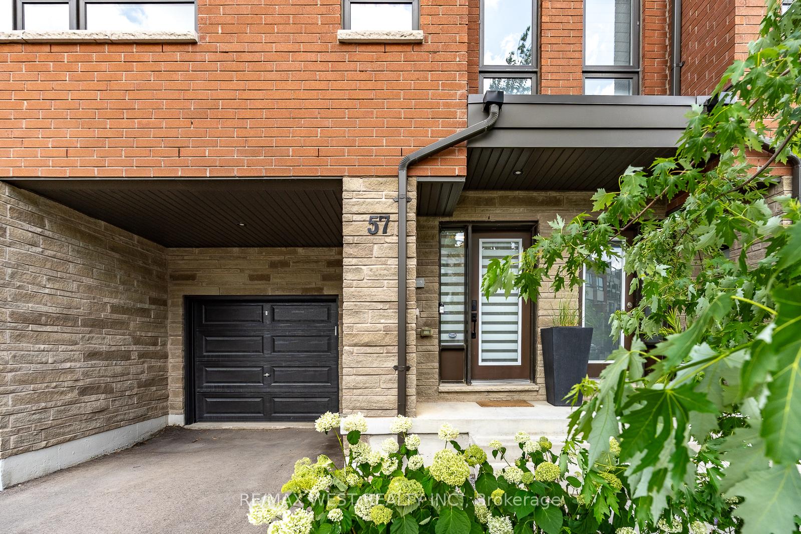 Photo 4 of 57 Woodstream Drive, Etobicoke, West Humber-Clairville — HOMEH