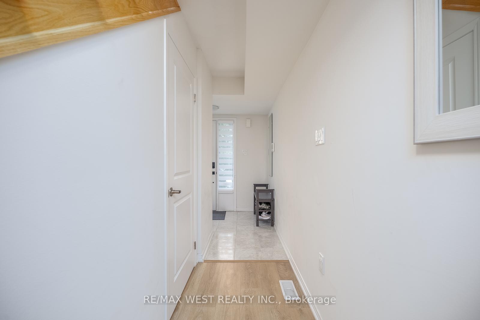 Photo 5 of 57 Woodstream Drive, Etobicoke, West Humber-Clairville — HOMEH