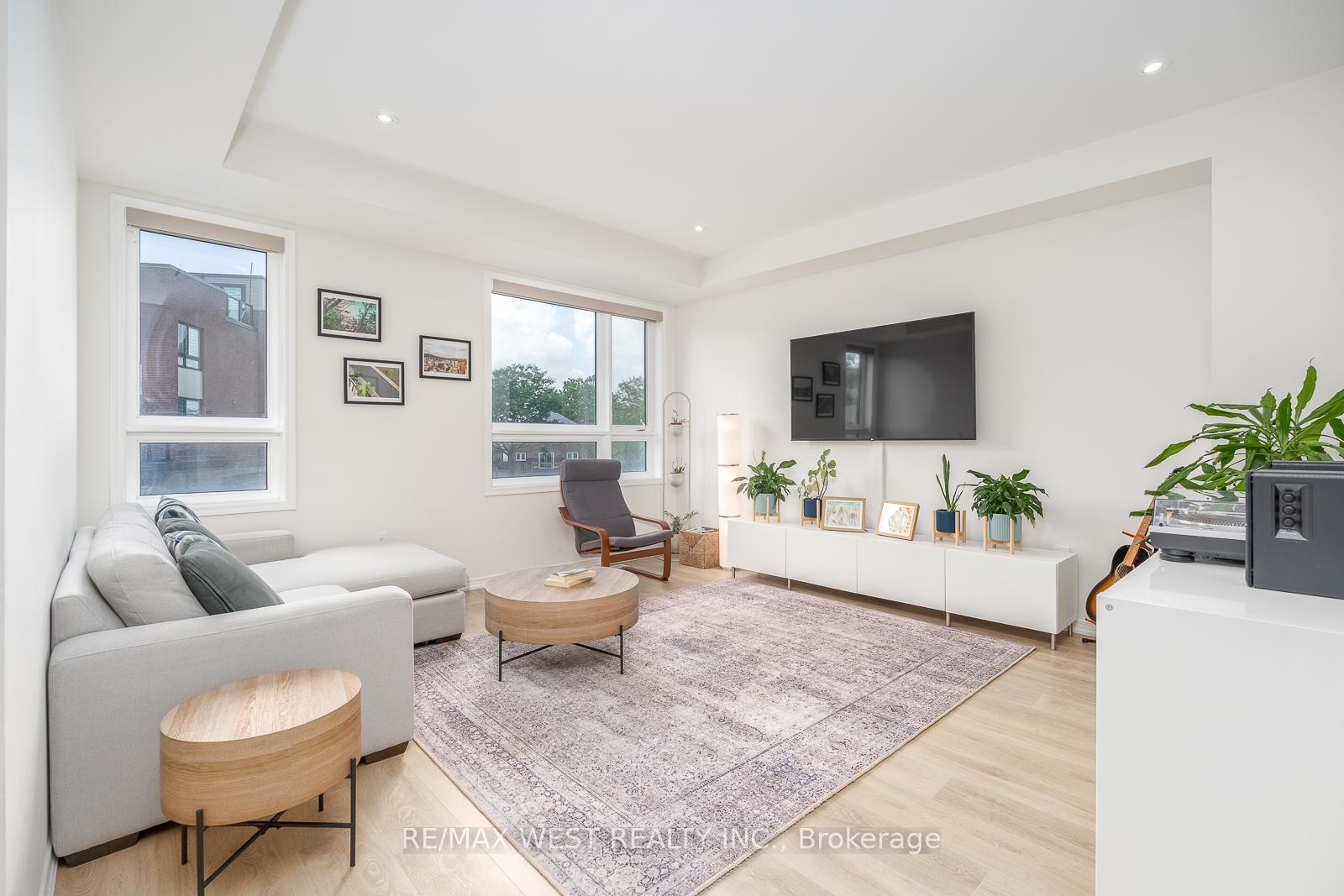 Photo 6 of 57 Woodstream Drive, Etobicoke, West Humber-Clairville — HOMEH