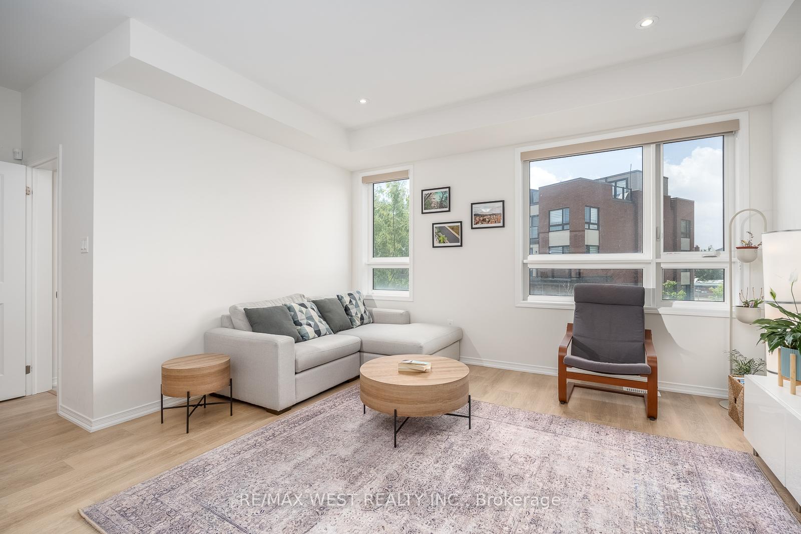 Photo 8 of 57 Woodstream Drive, Etobicoke, West Humber-Clairville — HOMEH