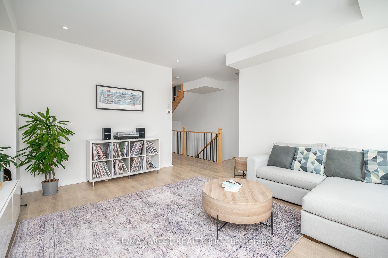 Photo 9 of 57 Woodstream Drive, Etobicoke, West Humber-Clairville — HOMEH