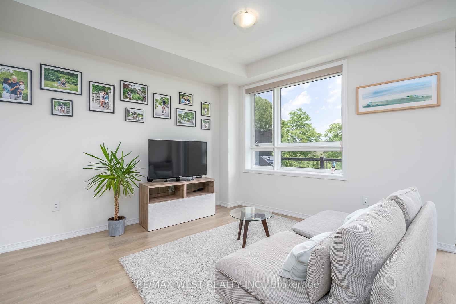 Photo 11 of 57 Woodstream Drive, Etobicoke, West Humber-Clairville — HOMEH
