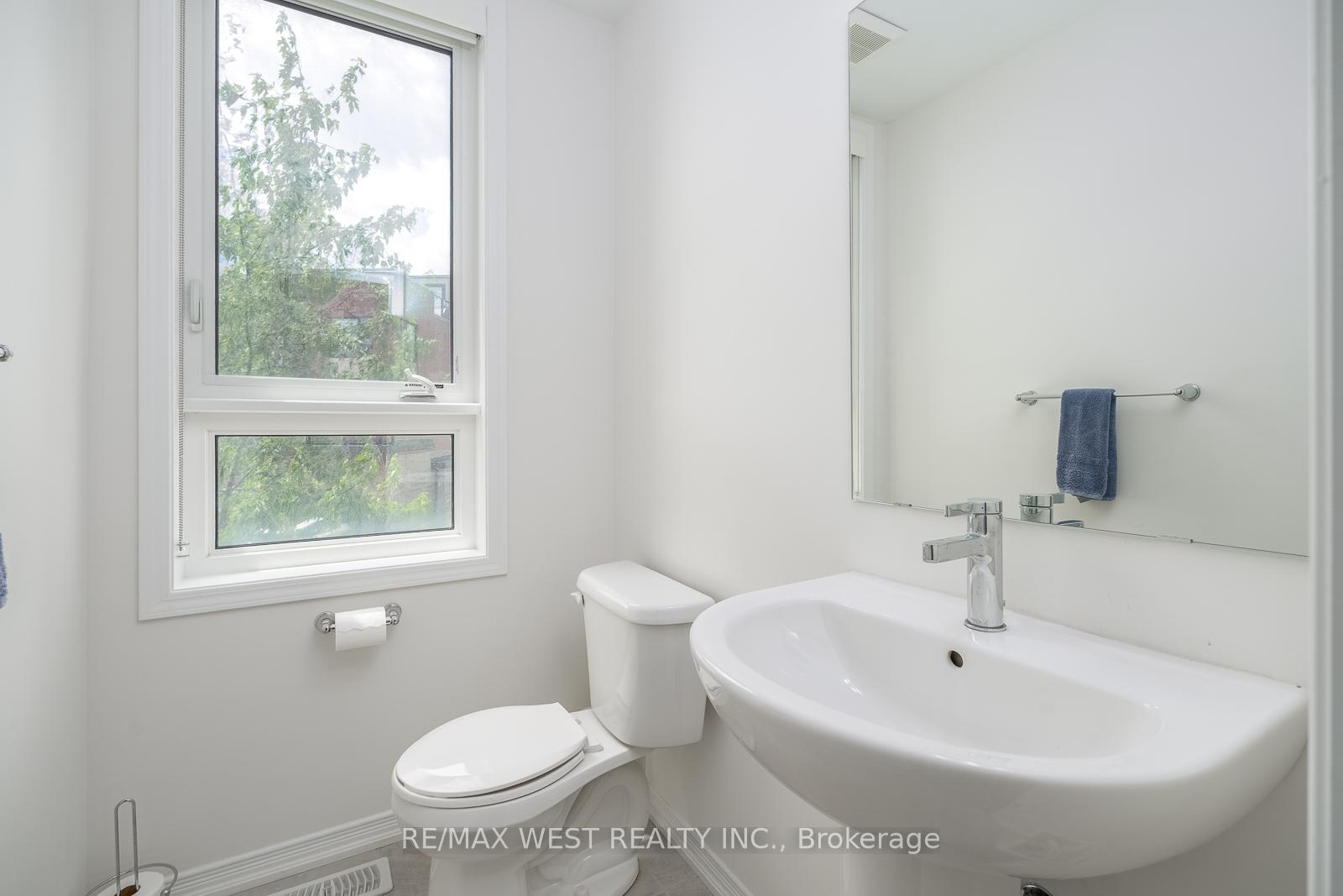 Photo 26 of 57 Woodstream Drive, Etobicoke, West Humber-Clairville — HOMEH