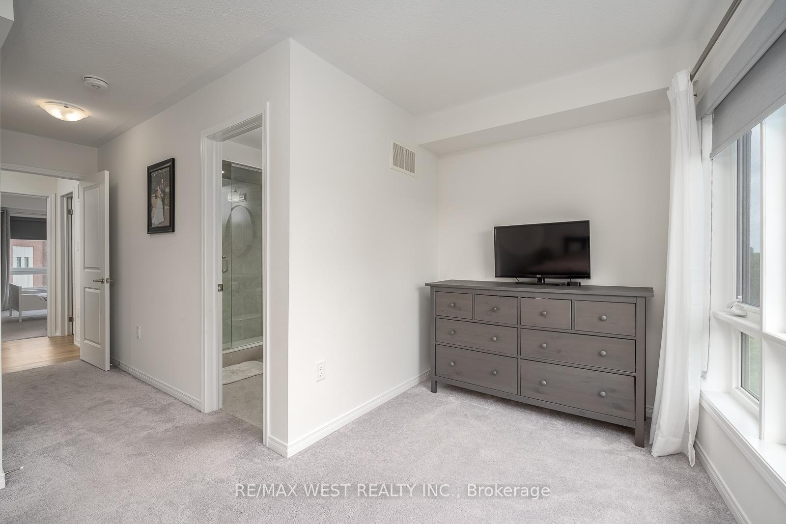 Photo 31 of 57 Woodstream Drive, Etobicoke, West Humber-Clairville — HOMEH