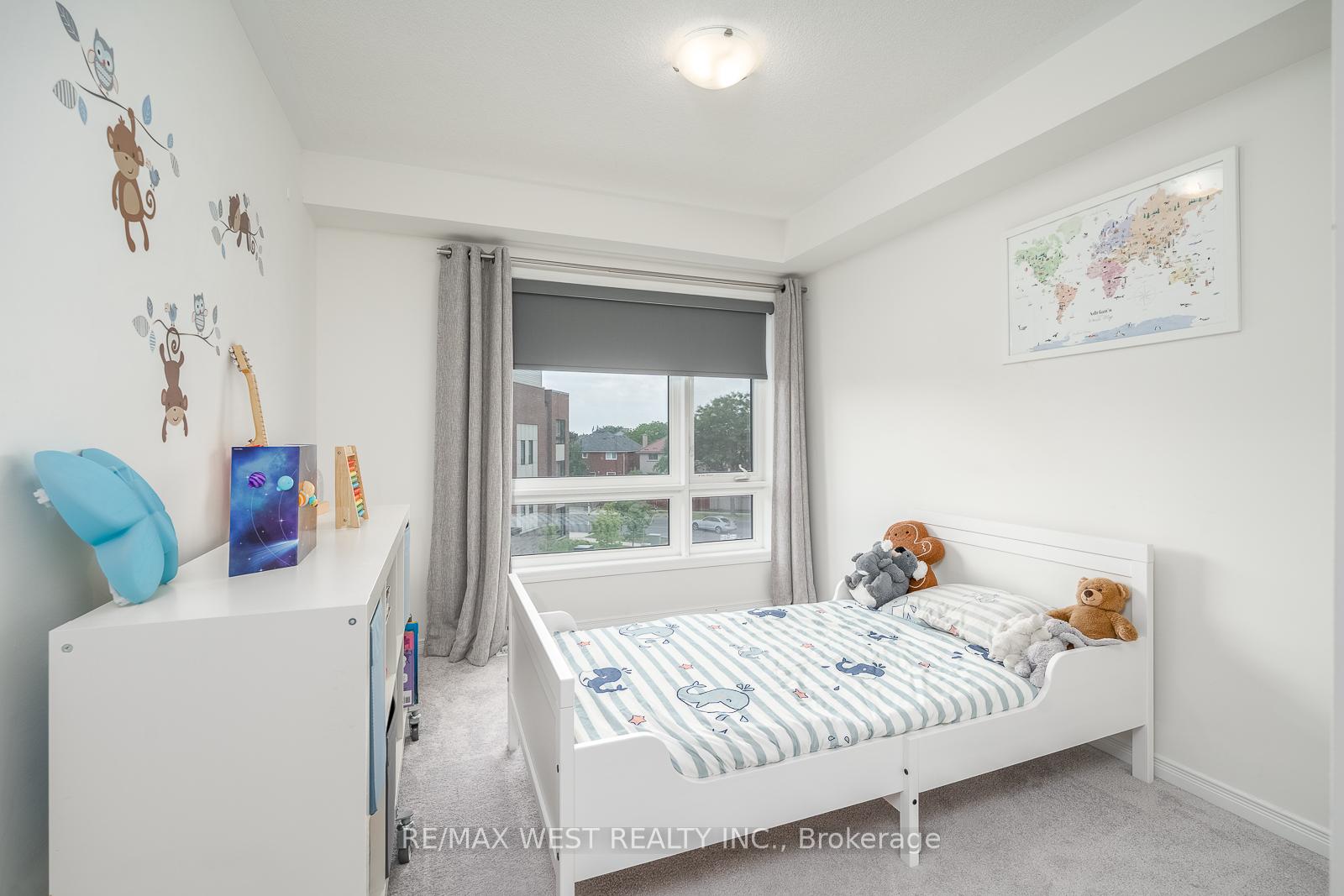 Photo 33 of 57 Woodstream Drive, Etobicoke, West Humber-Clairville — HOMEH