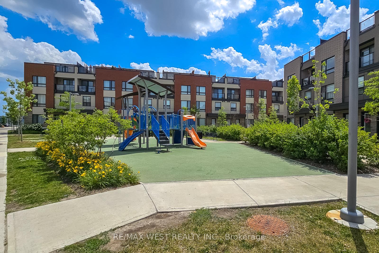 Photo 44 of 57 Woodstream Drive, Etobicoke, West Humber-Clairville — HOMEH