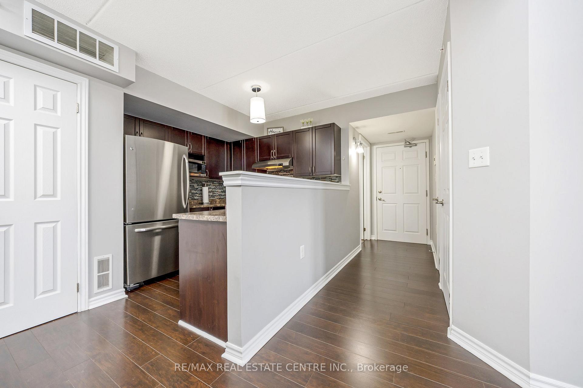 Photo 4 of Unit 304, 1360 Main Street E, Milton, Dempsey — HOMEH