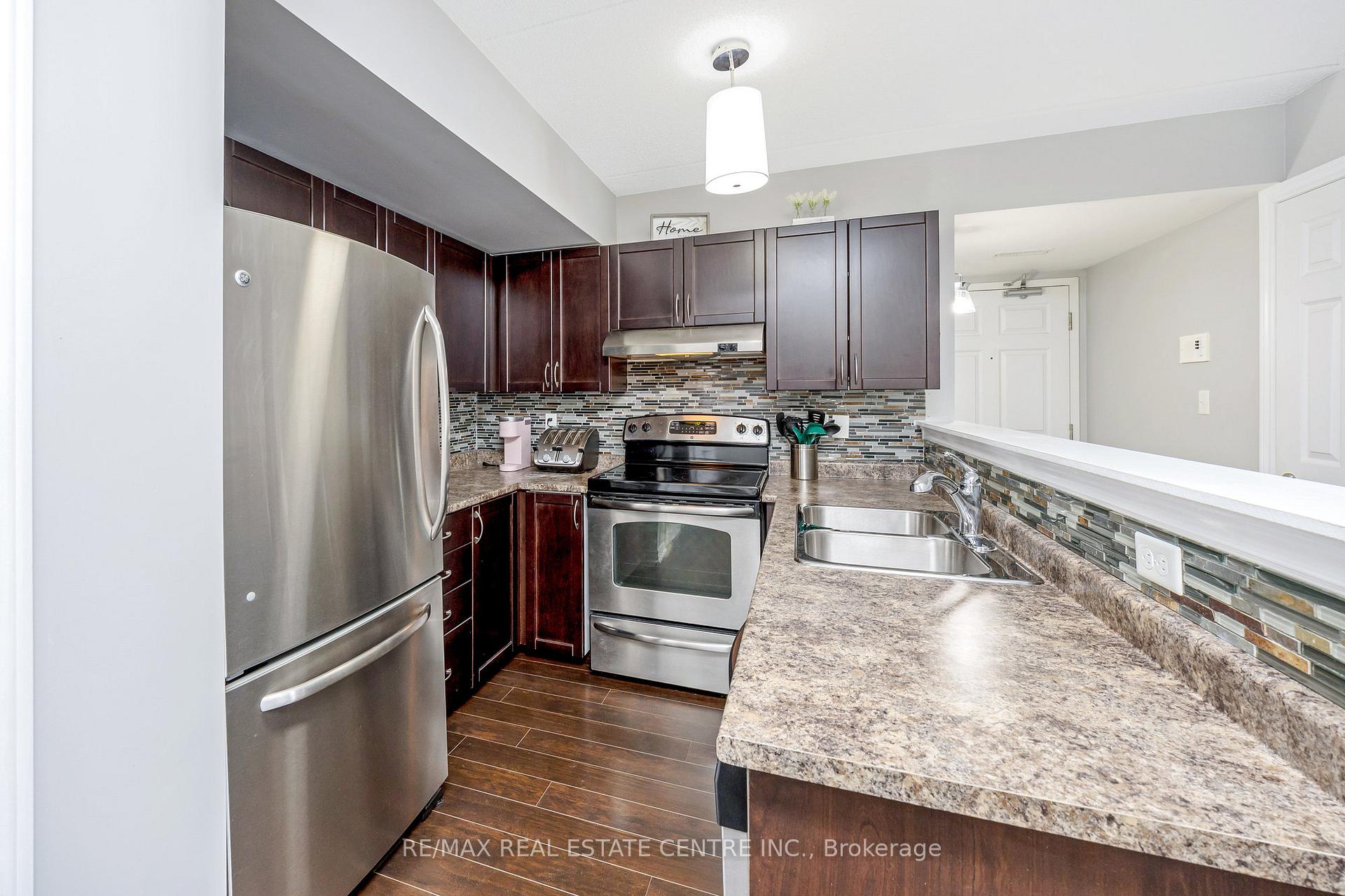 Photo 5 of Unit 304, 1360 Main Street E, Milton, Dempsey — HOMEH