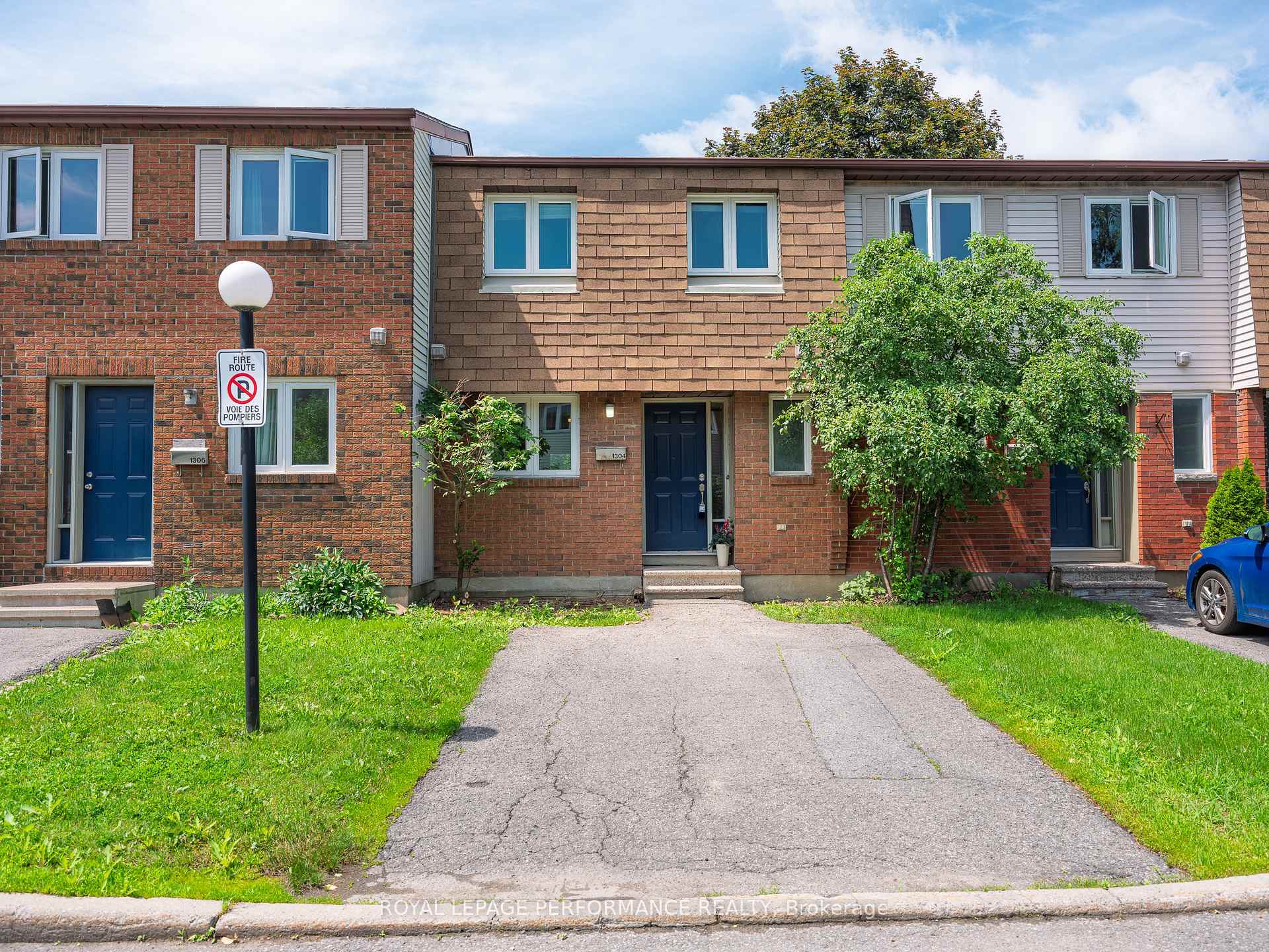 Photo 4 of Unit 16, 1304 Alness Court, Ottawa, Pineview — HOMEH