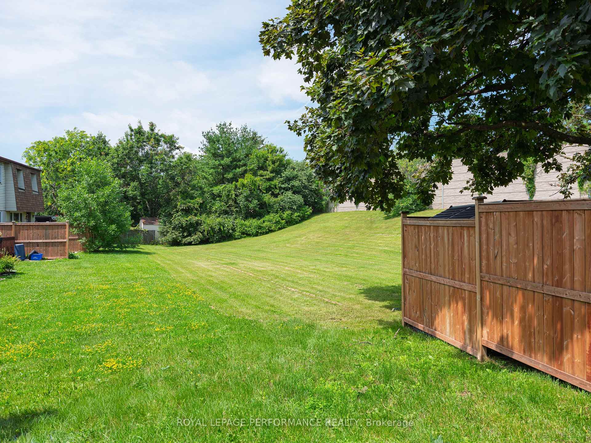 Photo 6 of Unit 16, 1304 Alness Court, Ottawa, Pineview — HOMEH