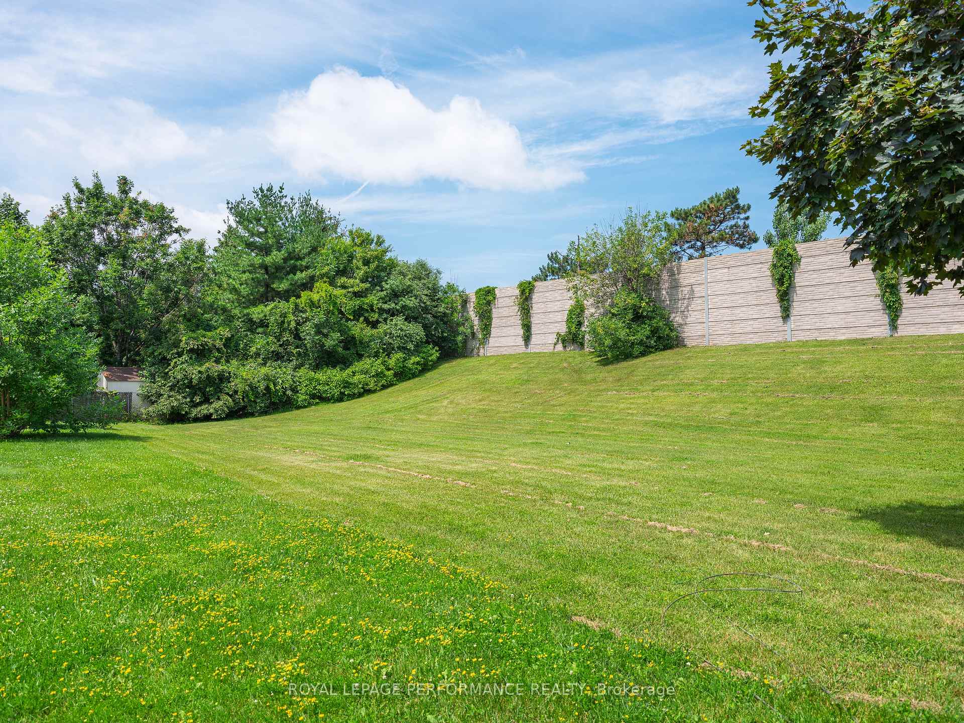 Photo 7 of Unit 16, 1304 Alness Court, Ottawa, Pineview — HOMEH