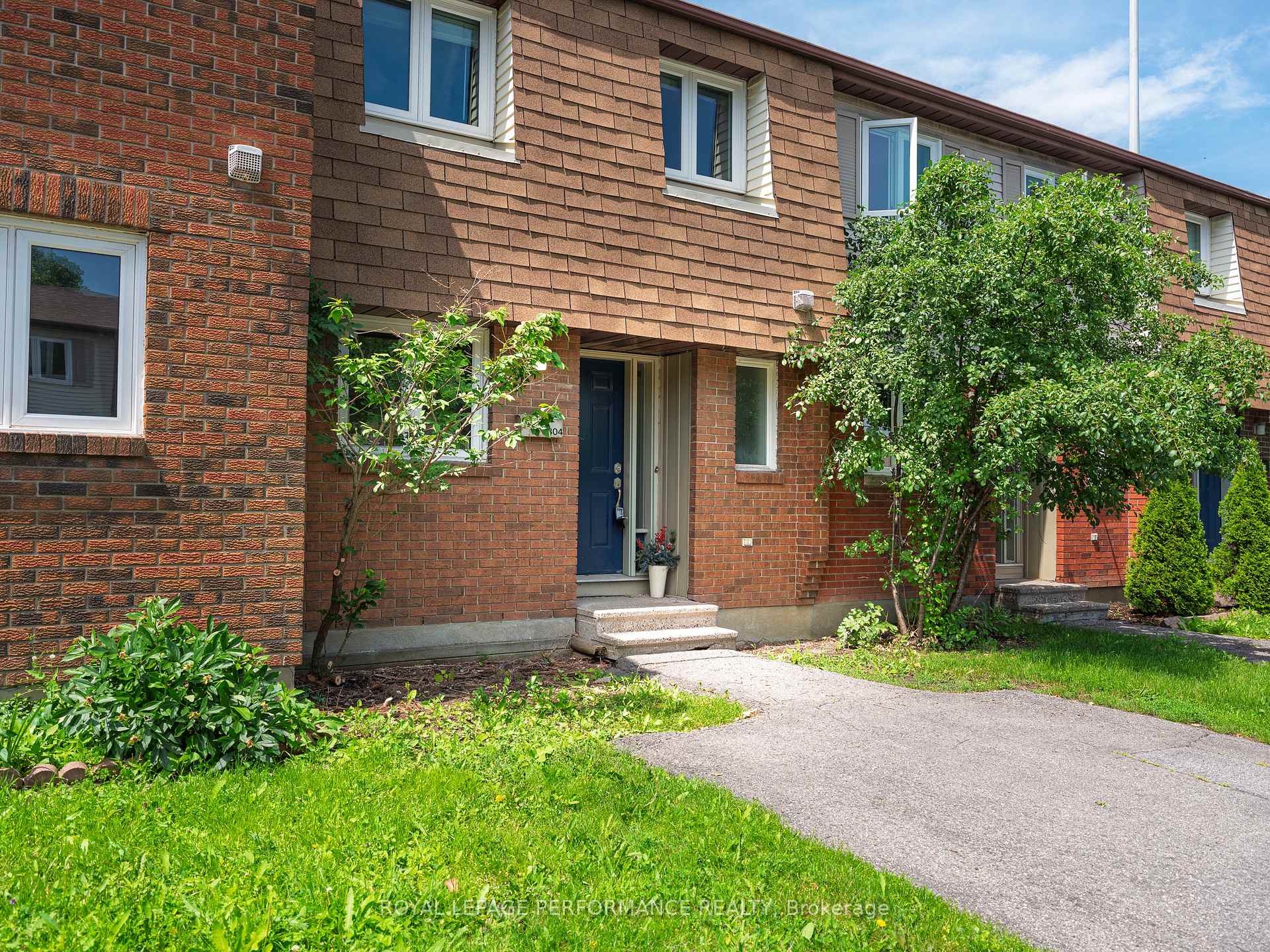 Photo 9 of Unit 16, 1304 Alness Court, Ottawa, Pineview — HOMEH