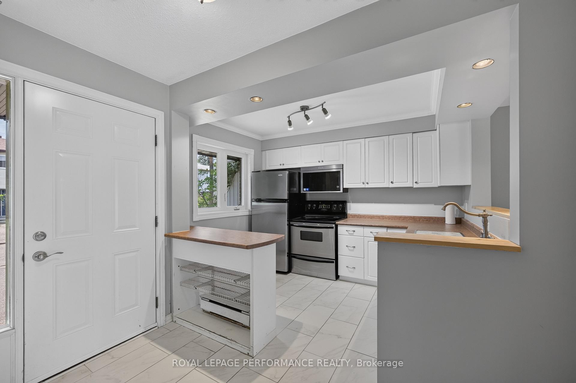 Photo 11 of Unit 16, 1304 Alness Court, Ottawa, Pineview — HOMEH