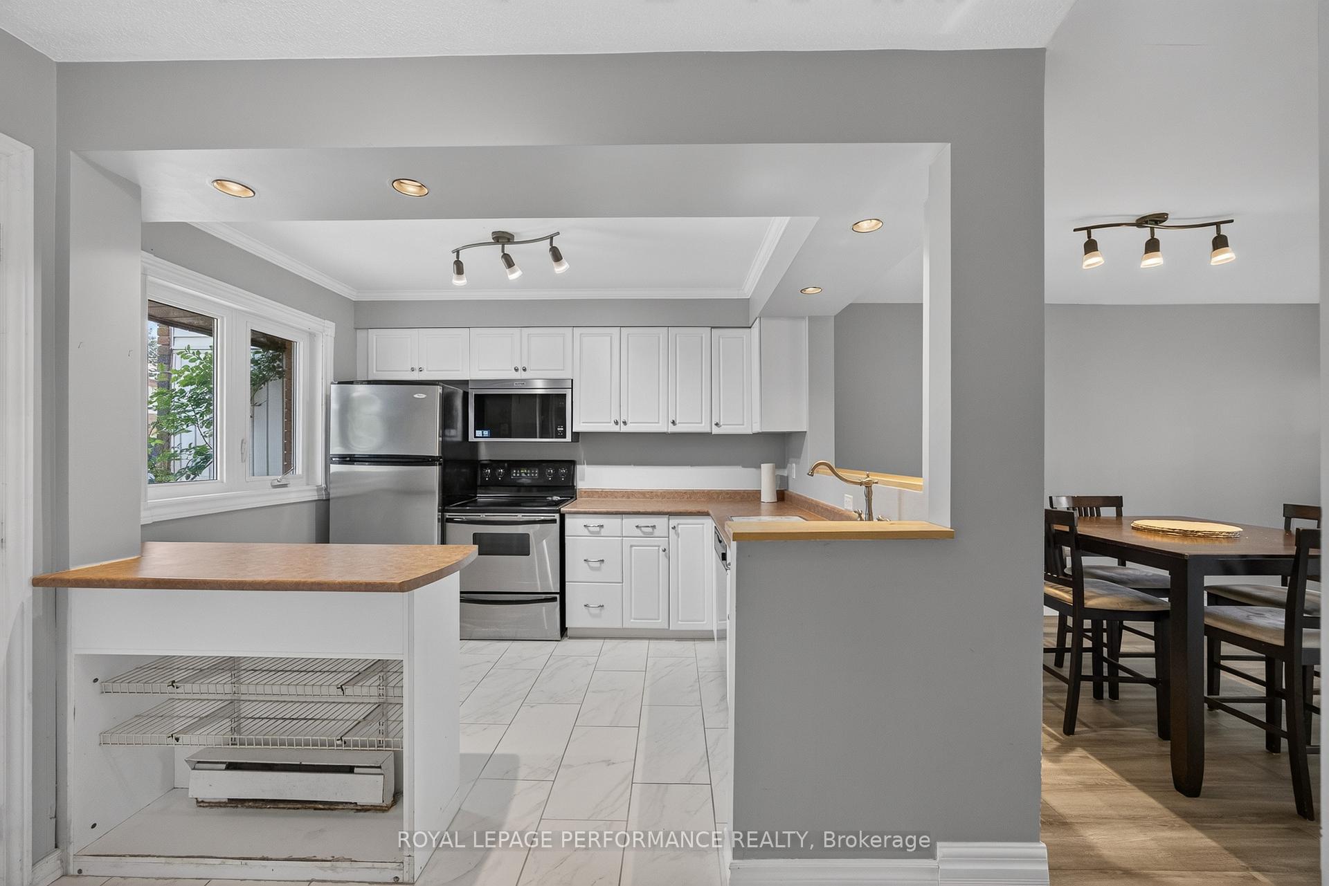 Photo 12 of Unit 16, 1304 Alness Court, Ottawa, Pineview — HOMEH