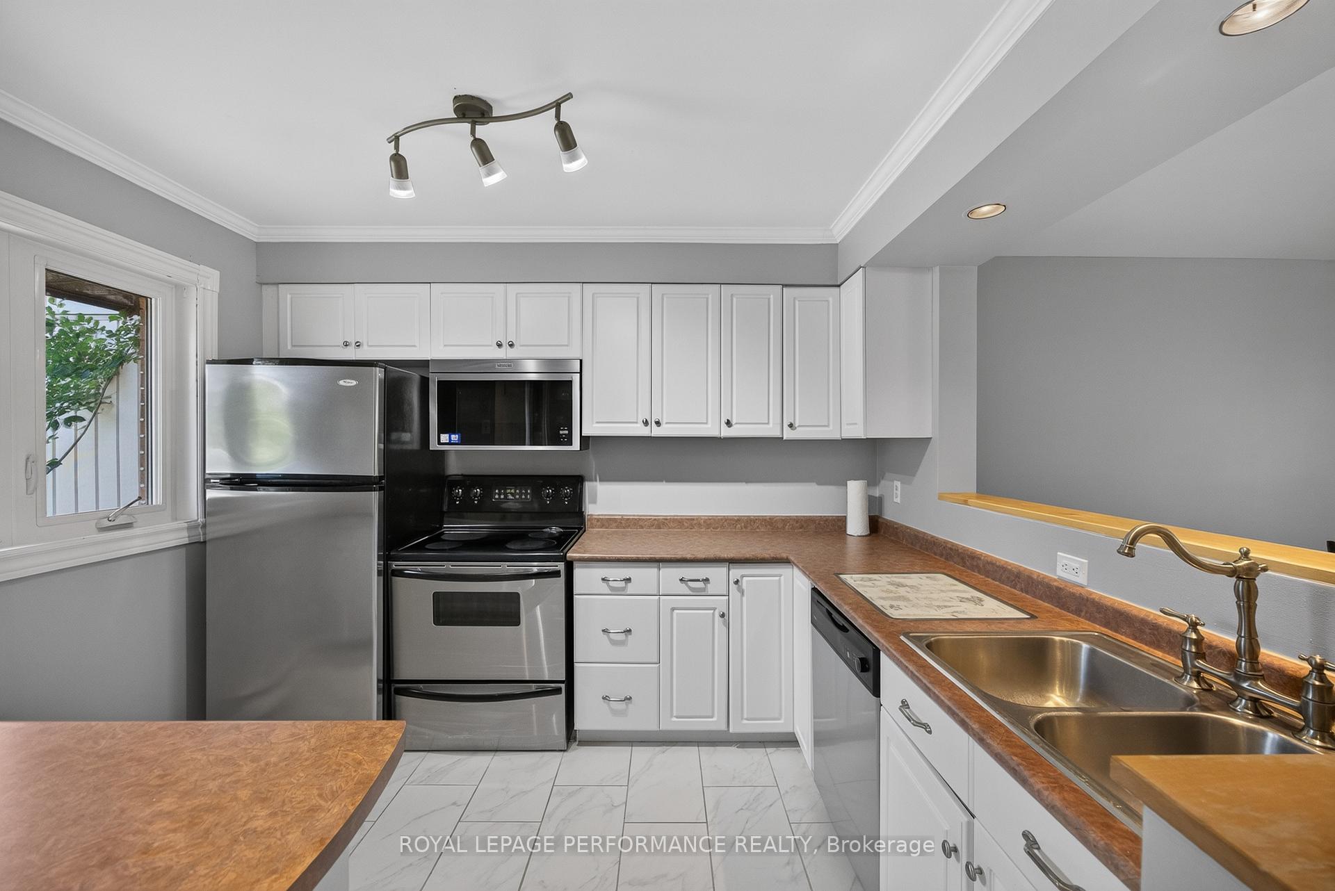 Photo 13 of Unit 16, 1304 Alness Court, Ottawa, Pineview — HOMEH