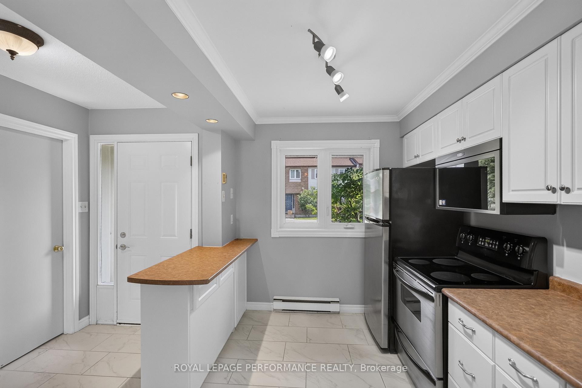Photo 15 of Unit 16, 1304 Alness Court, Ottawa, Pineview — HOMEH