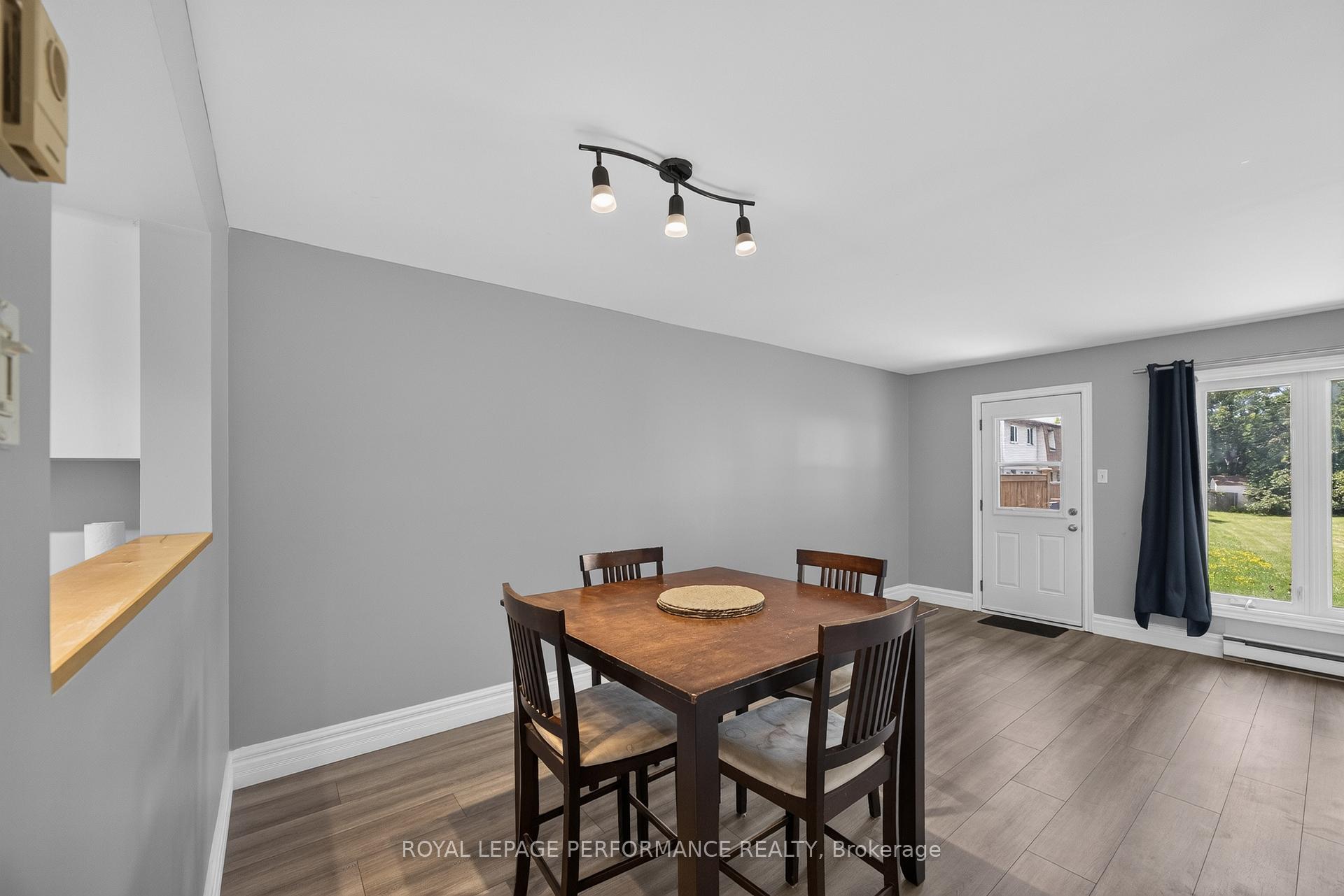 Photo 21 of Unit 16, 1304 Alness Court, Ottawa, Pineview — HOMEH
