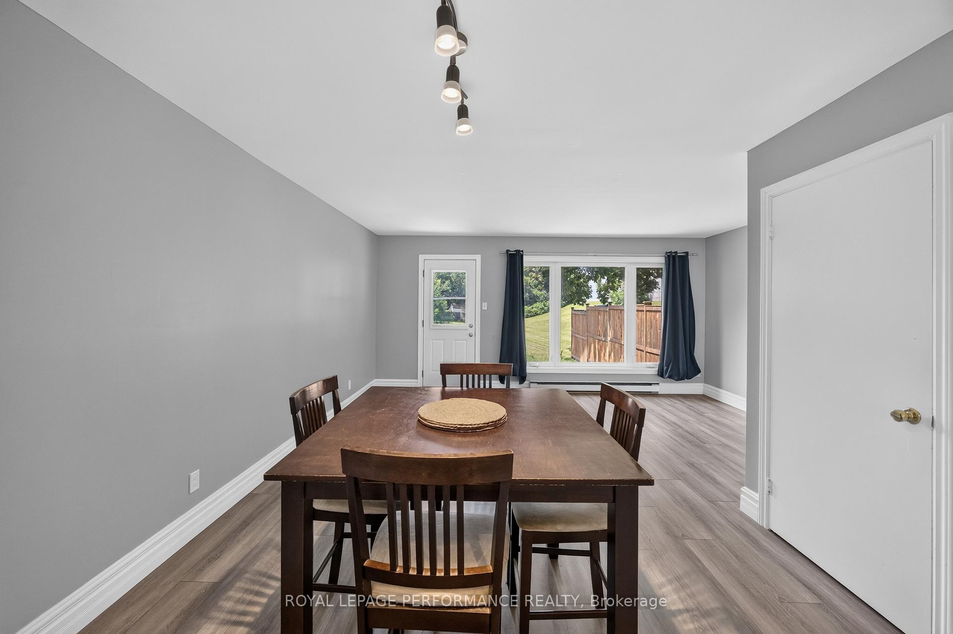 Photo 22 of Unit 16, 1304 Alness Court, Ottawa, Pineview — HOMEH