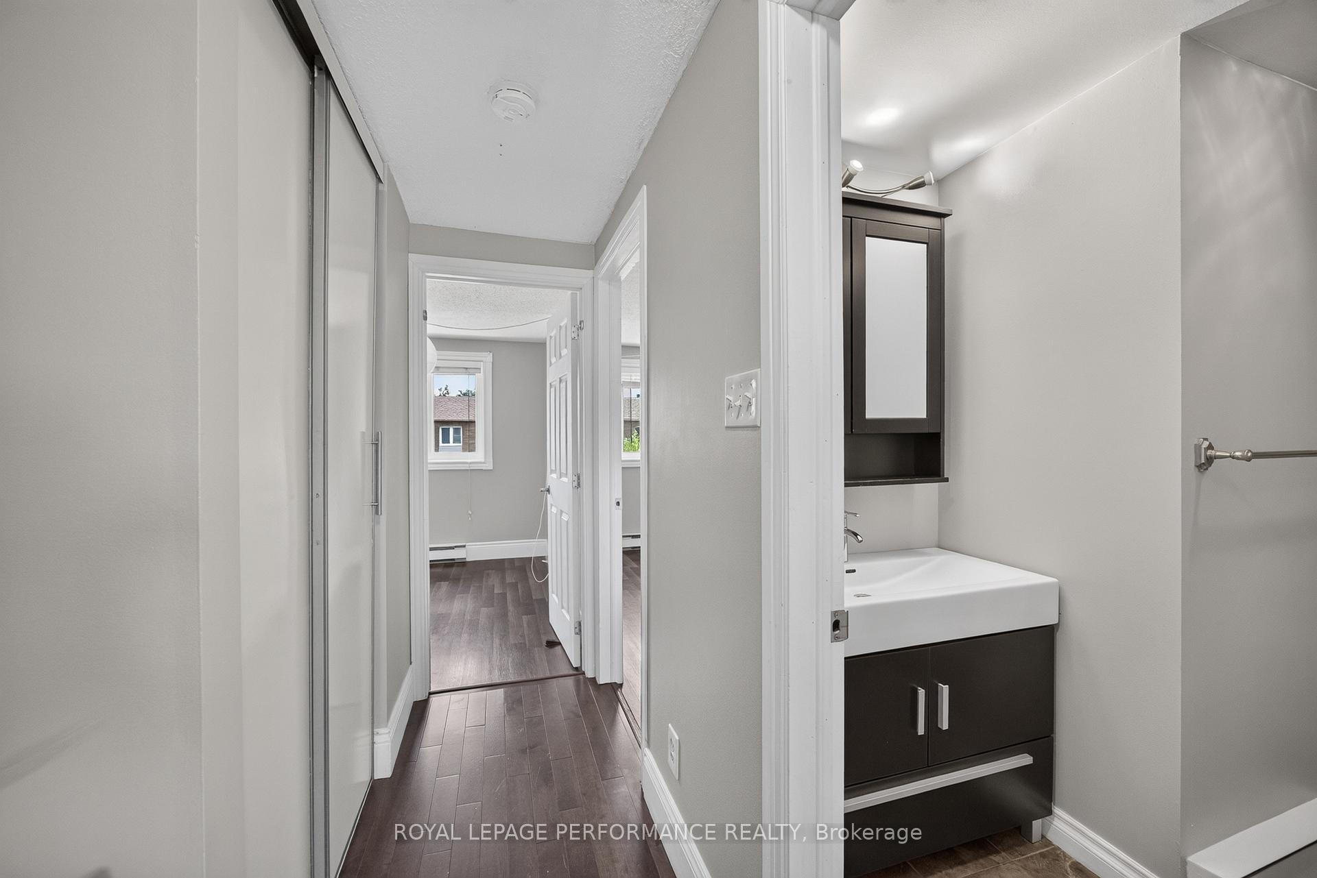 Photo 33 of Unit 16, 1304 Alness Court, Ottawa, Pineview — HOMEH