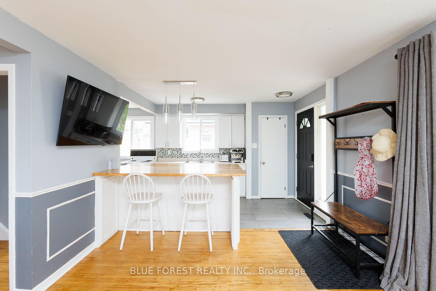 Photo 7 of 2 Surrey Crescent, London, South Y — HOMEH
