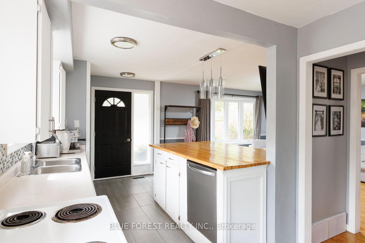 Photo 9 of 2 Surrey Crescent, London, South Y — HOMEH